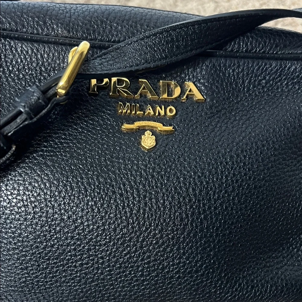 3308 Prada Black Leather Shoulder Bag with Gold Details - Picture 3 of 8